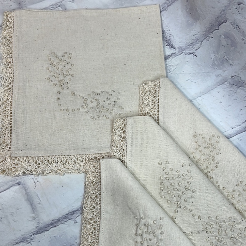 Linen Napkins Set of 4 Crochet Lace Trim Swiss Dot Embroidery Country Pattern